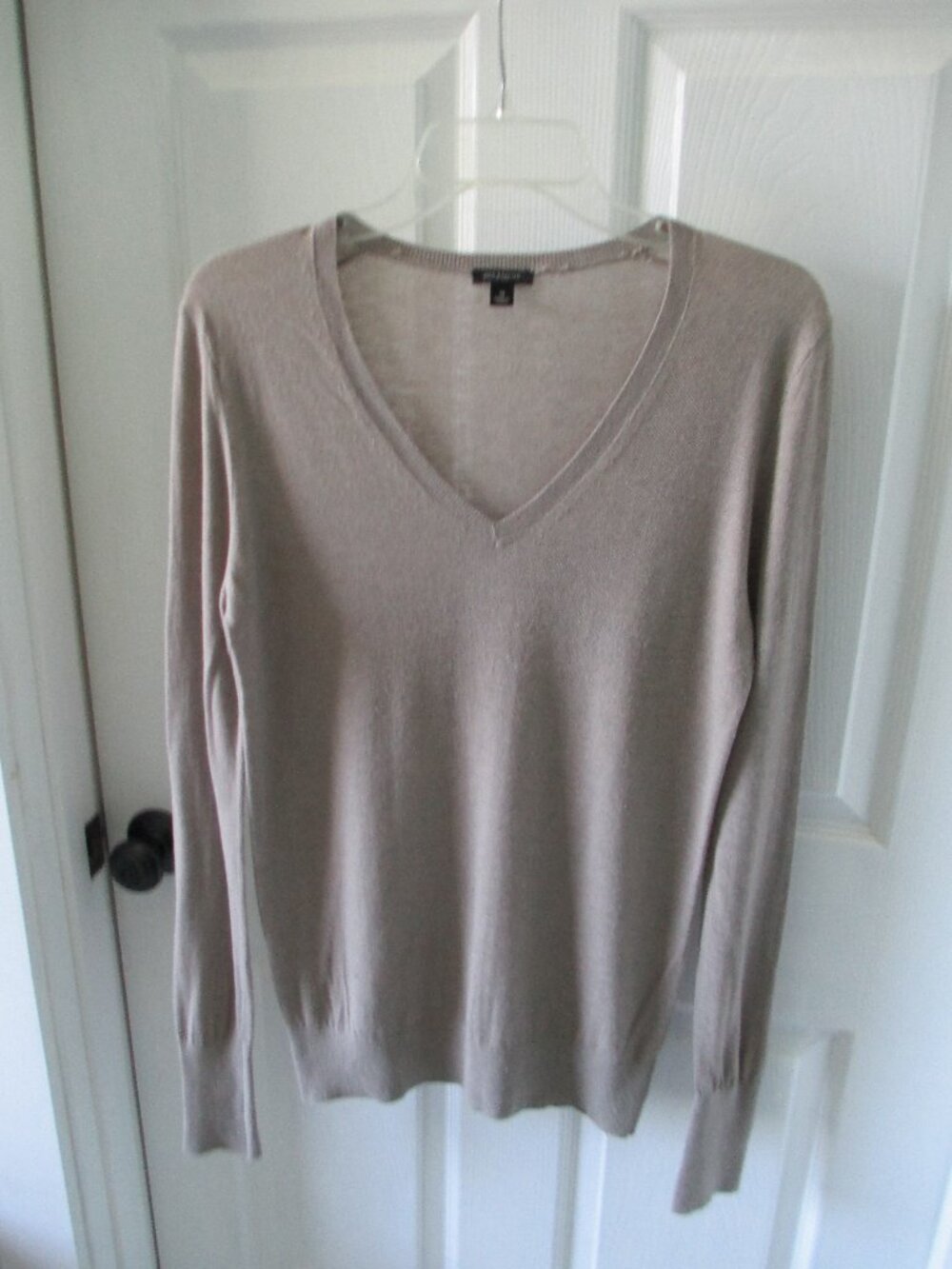 Ann Taylor lightweight v-neck sweater
